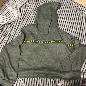 cropped under armor hoodie
